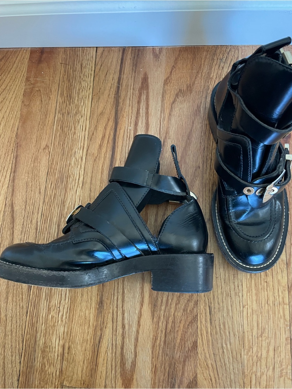Balenciaga Leather Cutout Ankle Boots - Picture 5 of 7
